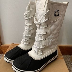 Globalwin ladies boots. Brand new. White. Size 8.5